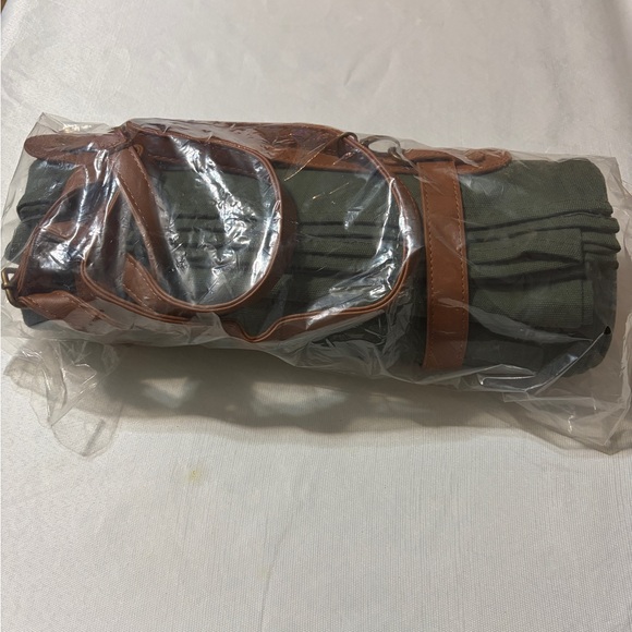 Rado Men's Green and Tan Picnic Blanket - Picture 6 of 7